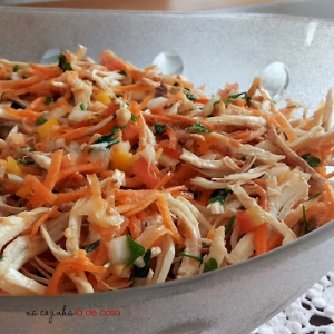 Salada de Frango com Alho Frito e Cenoura