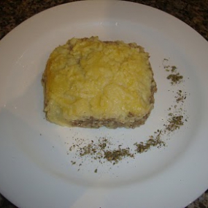 Batata ao queijo com recheio de carne moída cremosa