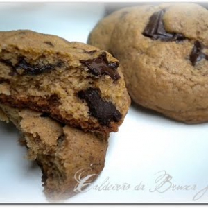 Cookies de canela e chocolate meio amargo