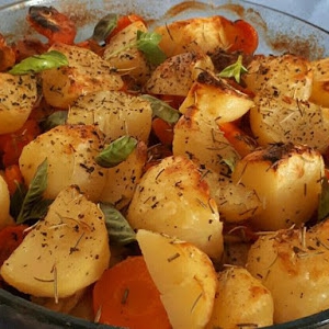 Coxas de Asas com Batatas e Cenouras