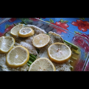 Peixe com aspargos e limão siciliano