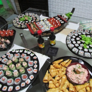 Mesa de Sushi com mesa de Boteco - O cliente quem manda... by Chef Daniel Deywes