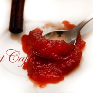 Compota de tomate com açucar gelficante