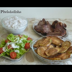 PURÊ DE INHAME (bife de contrafilé, jiló frito e saladinha)