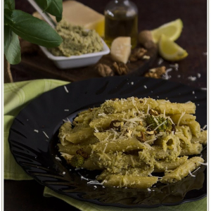 Penne com Pesto de Couve-Romanesca (Roasted Romanesno Cauliflower Pesto Penne)