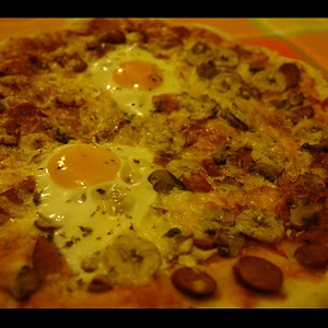 Pizza de Salsicha, Fiambre e Ovo para deliciar a pequenada