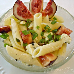 Salada de Penne, Figos e Gorgonzola...Para uma segunda feira é ideal!