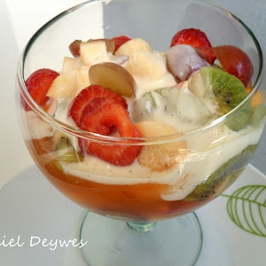 Salada de Frutas com creme de leite aromatizado com baunilha