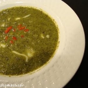 Sopa picante de brócolis