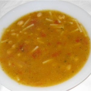 Sopa de grão e tomate