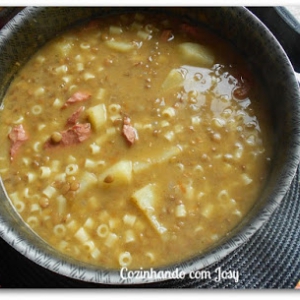 Sopa de Lentilha c/Batata e Linguiça Defumada