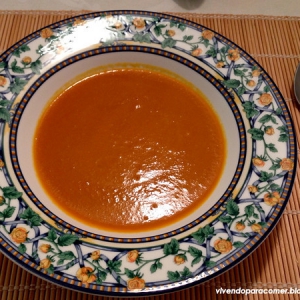 Sopa de cenoura caramelizada