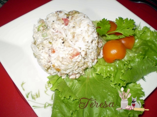Sobras de arroz? Faça uma Salada de Arroz com Sardinha