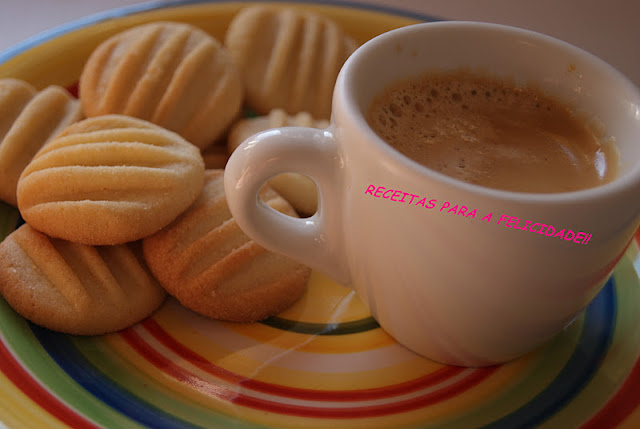 Biscoitos de Baunilha e um Café!!