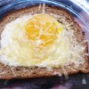 Pão com ovo salvador no micro-ondas