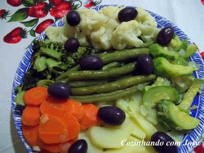 Arroz com Amêndoas/Salada de Legumes