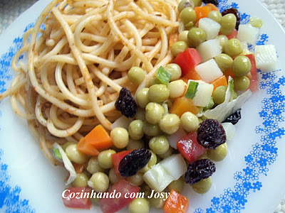 Espaguete com Salada de Legumes