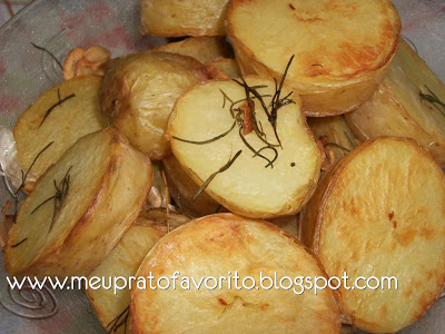 Batatas ao forno com alecrim