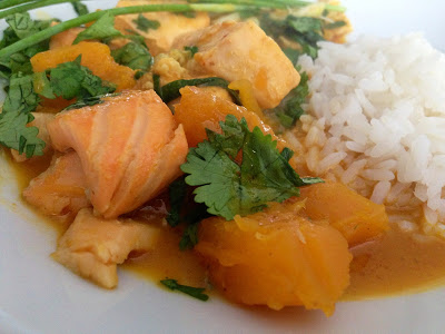 Salmão thai com abóbora e curry