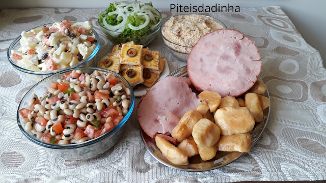 TENDER ASSADO c/maçã, maionese e saladas + petisquinhos