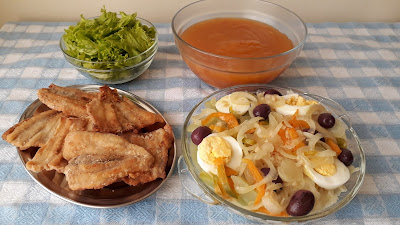 FILÉ  de peixe sequinho e crocante c/saladinha deliciosa