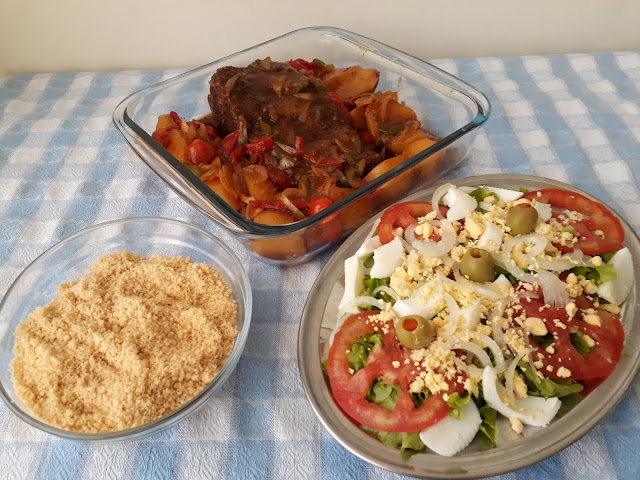 CARNE ASSADA C/BATATAS, farofa e salada n/almocinho simples