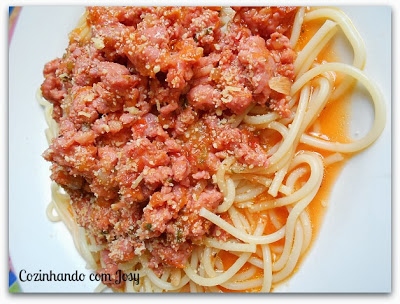 Espaguette com Molho de Linguiça Apimentada
