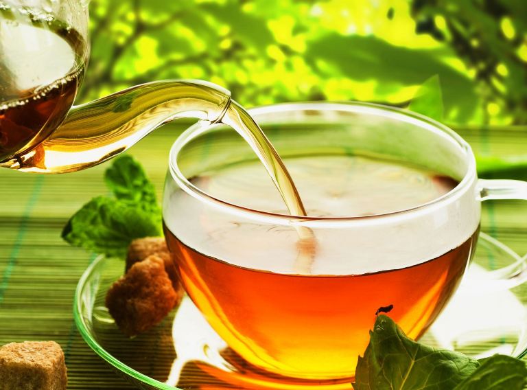 Chá de Alfafa elimina o inchaço e reduz o peso