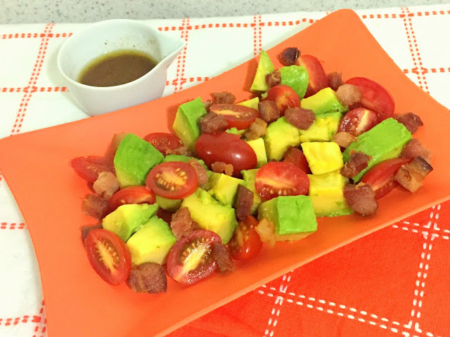 Salada de Abacate, Tomate e Bacon