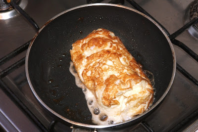 Dica de sábado: como virar uma omelete de um jeito fácil