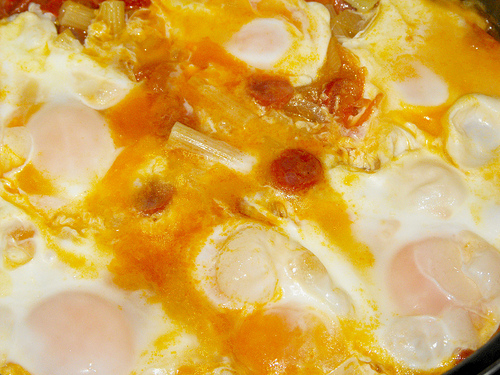 Macarrão com tomate e ovos