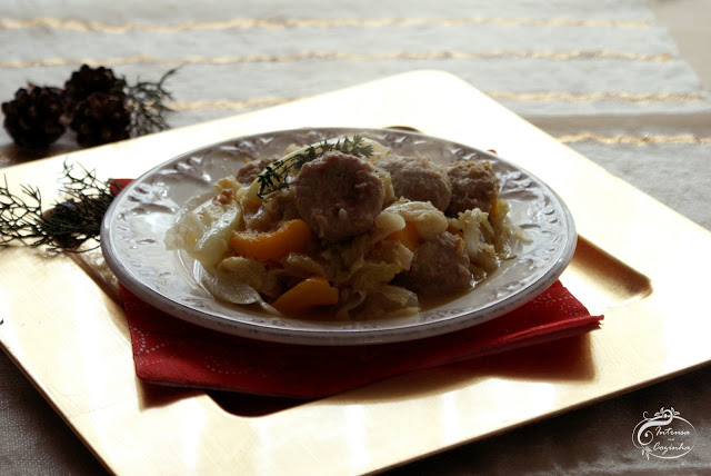 Almôndegas com Abóbora e Couve-lombarda {Meatballs with Hokkaido and Savoy Cabbage}