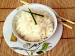 Como fazer e temperar arroz japonês para sushi (gohan com molho shari)