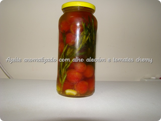 Azeite aromatizado com alho alecrim e tomates cherry
