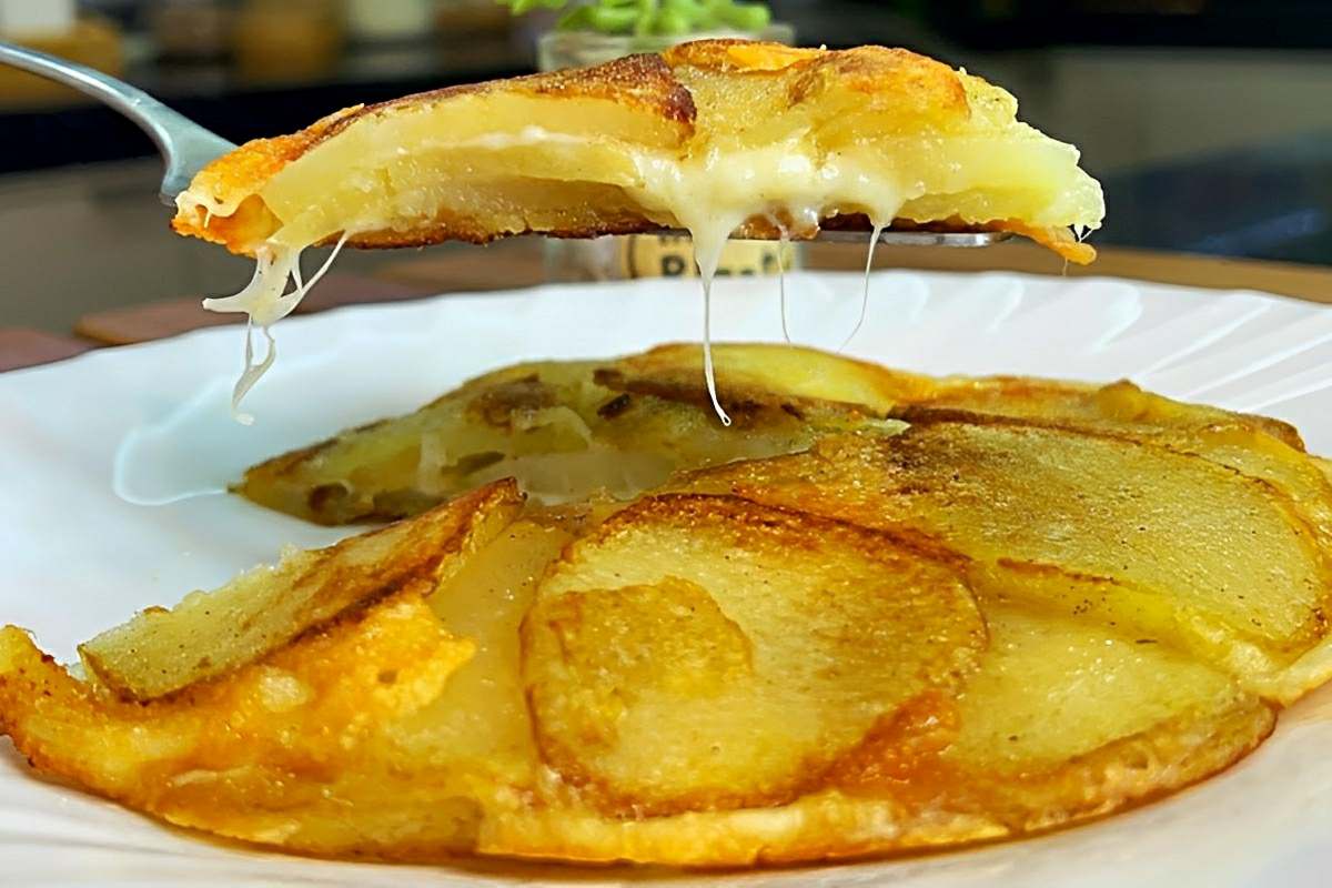 Batata com queijo na frigideira: um lanche delicioso para qualquer hora do dia