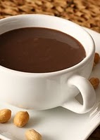 Bebida Quente de Chocolate e Amendoim (vegana)