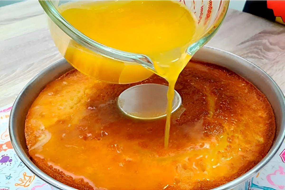 Bolo de laranja bem úmido e saboroso para servir no lanche ou café