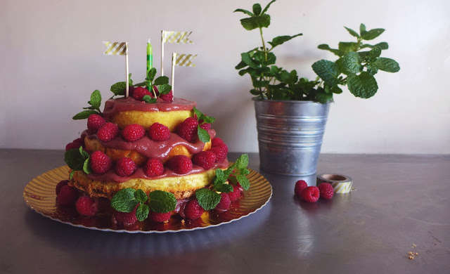 {Bolo de aniversário} bolo de amêndoa/ {birthday cake} almond cake