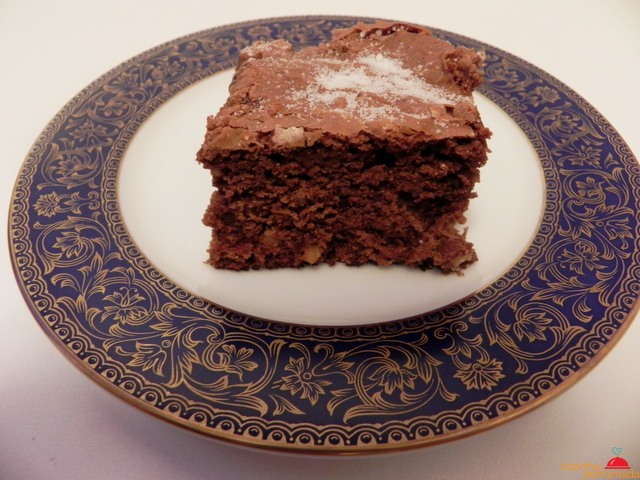 Brownie de chocolate  de nozes com pistache - Para você comer feliz da vida...