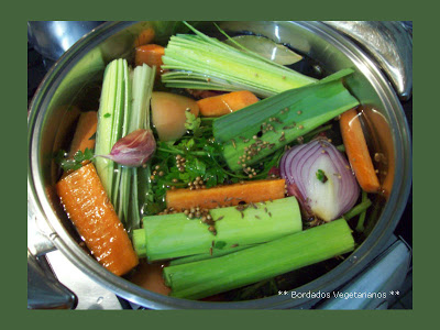 Caldo de legumes caseiro
