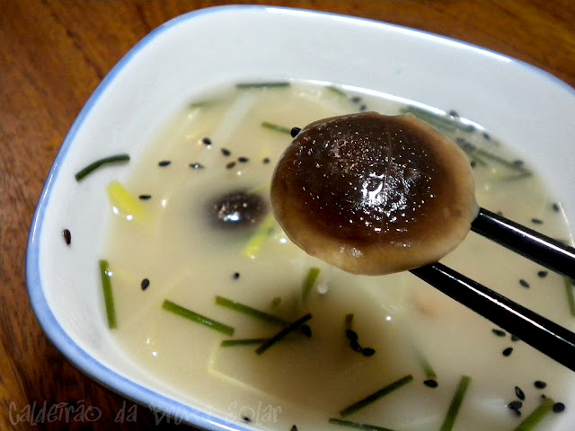 Sopa thai com shitake