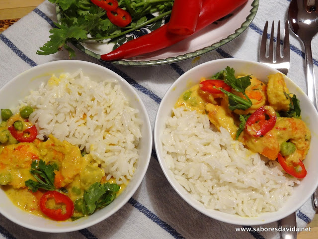 Camarão com Legumes ao Curry de Coco