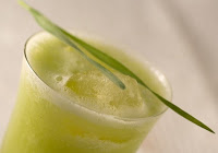 Chá Verde com Abacaxi e Salsinha (vegana)