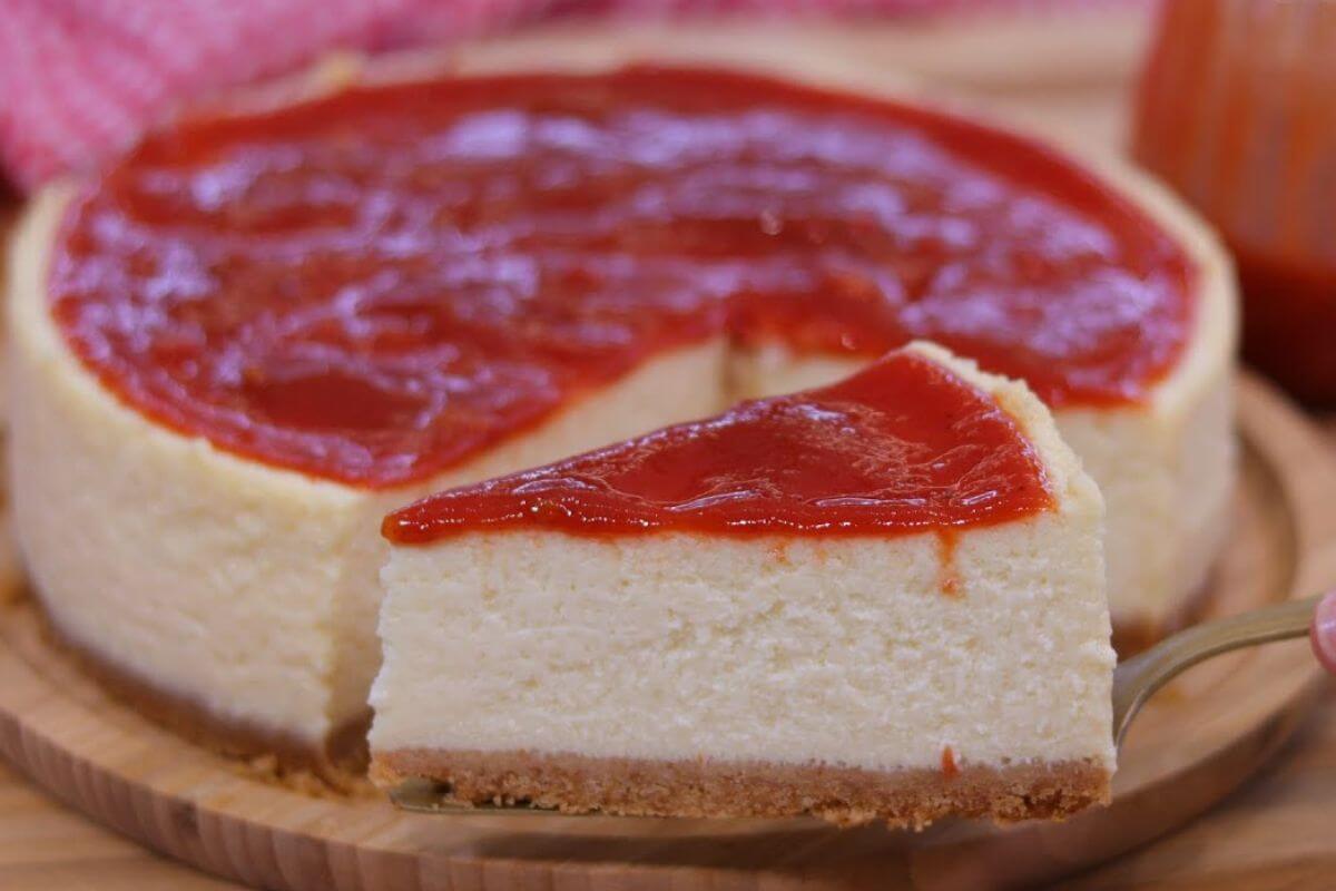 Cheesecake de goiabada que não precisa de gelatina fica leve e deliciosa