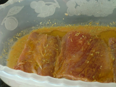 Cataplana de Bife de Atum com Batata Nova em Cama de Mangericão