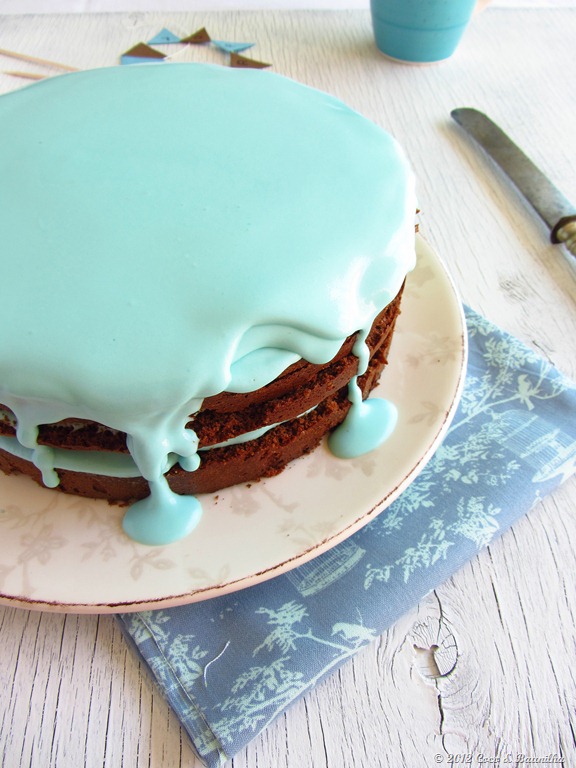 Chocolate & mascarpone layer cake… blue!