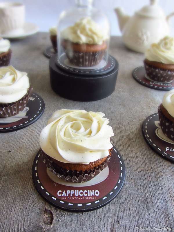 Cupcakes cappuccino com ganache de chocolate branco e baunilha