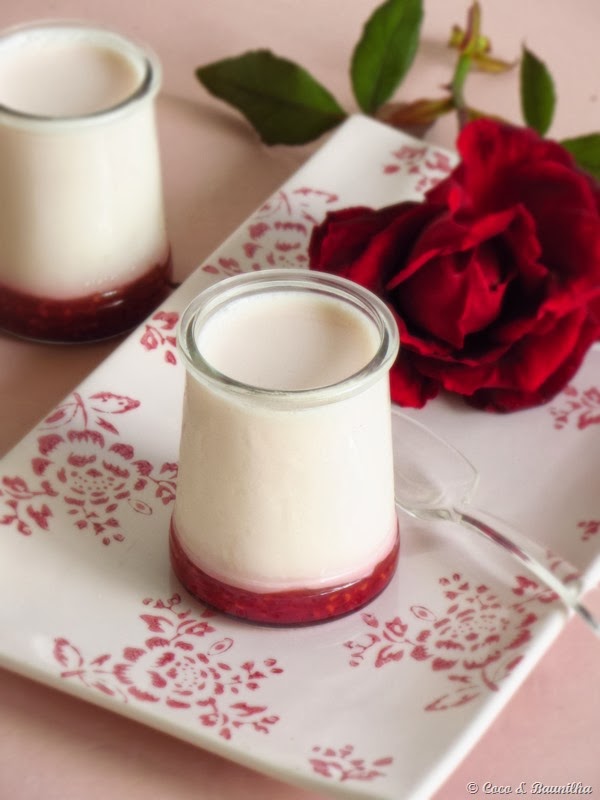 Iogurte de rosa com compota de framboesa