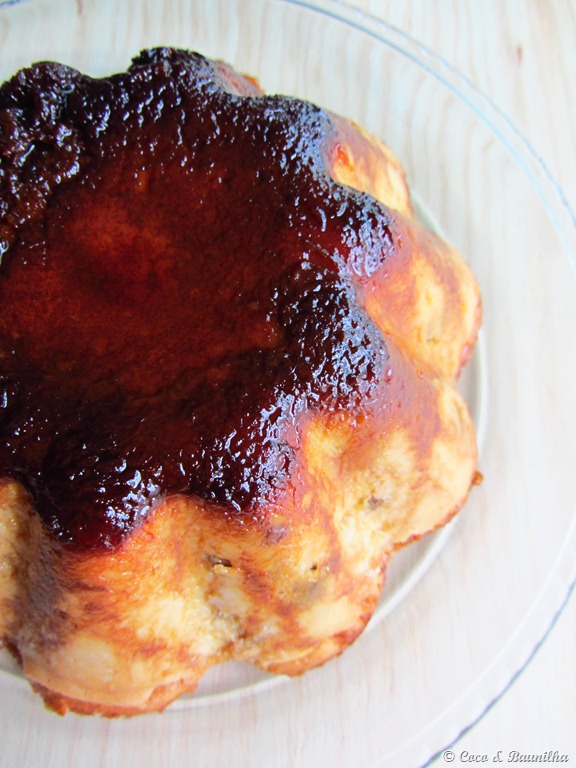 Pudim de pão de baunilha e rum com passas ::: Bread pudding