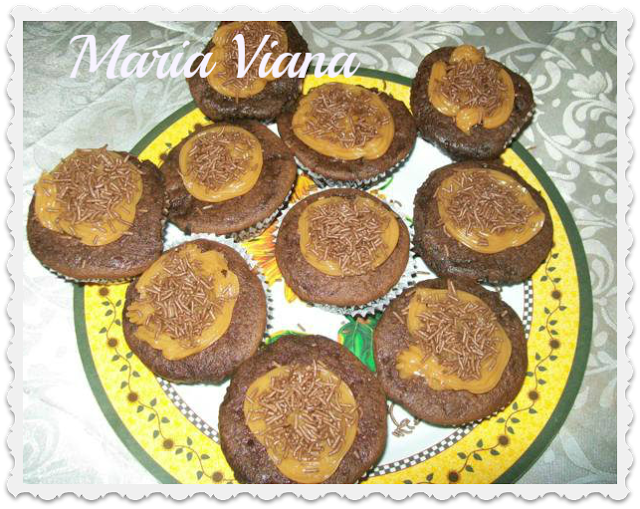 Cupcake de chocolate com doce de leite: Maria Viana